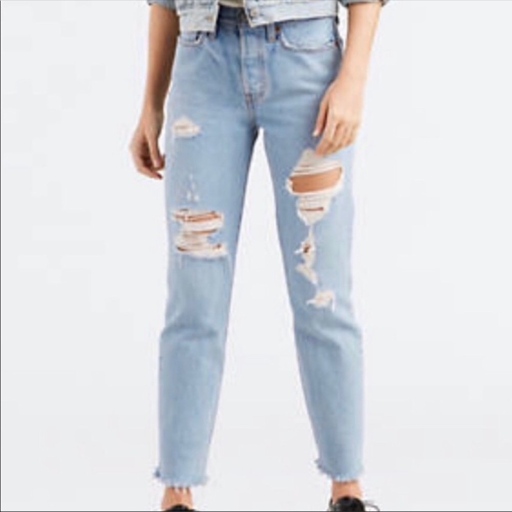 Levi’s | distressed wedgie high rise jeans